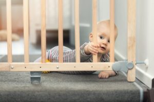Jak zabezpieczyć schody przed dziećmi?